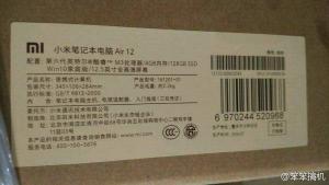 小米筆記本？看樣子面板是鋁模具